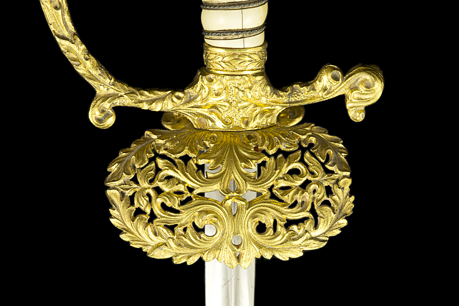S000215_Ivory_Grip_Smallsword_Detail_Shell_Obverse