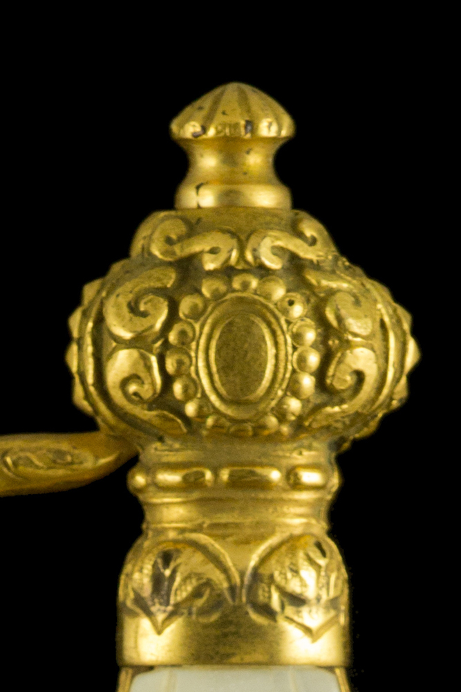 00265_S000068_Vatican_Smallsword_Hilt_Obverse_