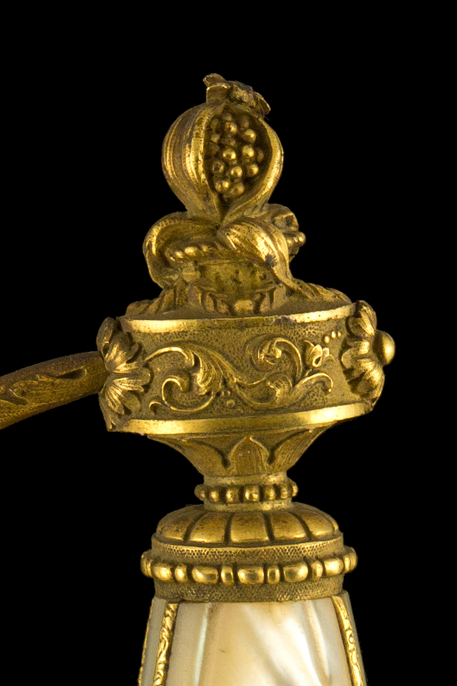 01600_S000043_Colombian_Ambassador_Smallsword_Hilt_Obverse_