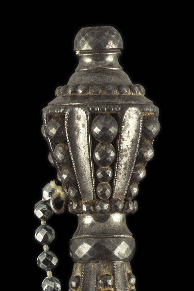 04958_S000134_British_Disk_Smallsword_Hilt_Obverse_