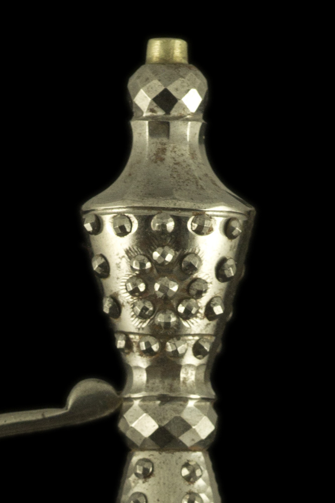 05230_S000172_British_Cut_Steel_Smallsword_Hilt_Obverse_