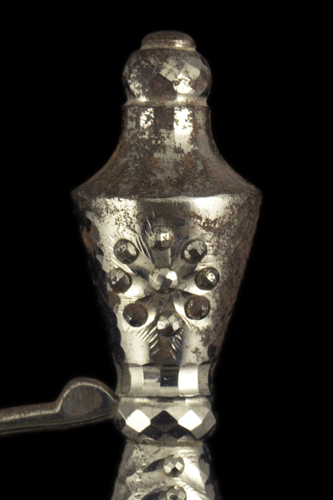 05330_S000162_British_Cut_Steel_Smallsword_Hilt_Obverse_