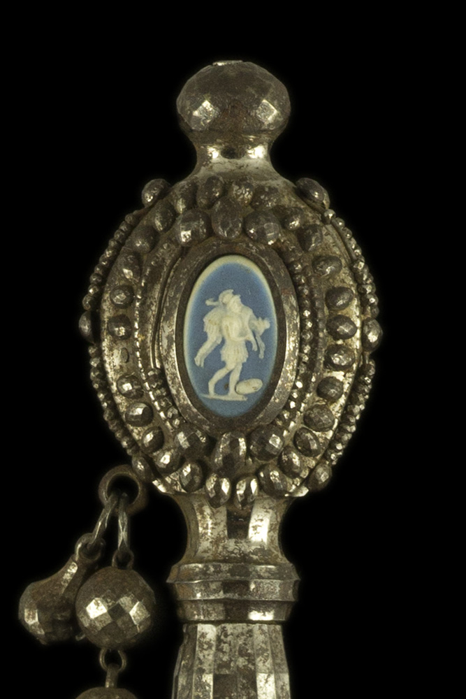 05900_S000167_British_Wedgwood_Smallsword_Hilt_Obverse_