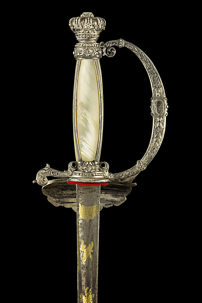 S000020_Silver_Count_Smallsword_Hilt_Reverse_