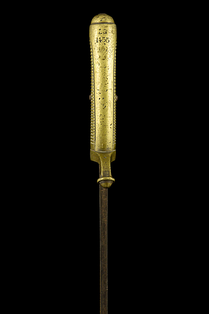 S000025_Briquet_Sword_Hilt_Left_Side