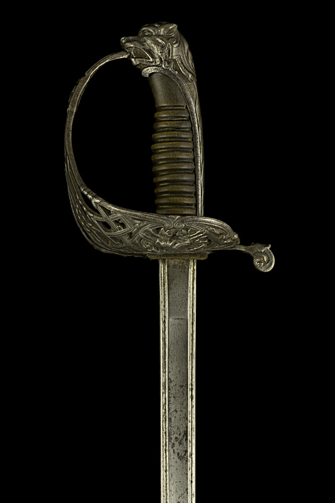 S000170_Spanish_Lion_Sabre_Hilt_Obverse_