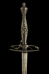 S000185_British_Cut_Steel_Smallsword_Hilt_Obverse