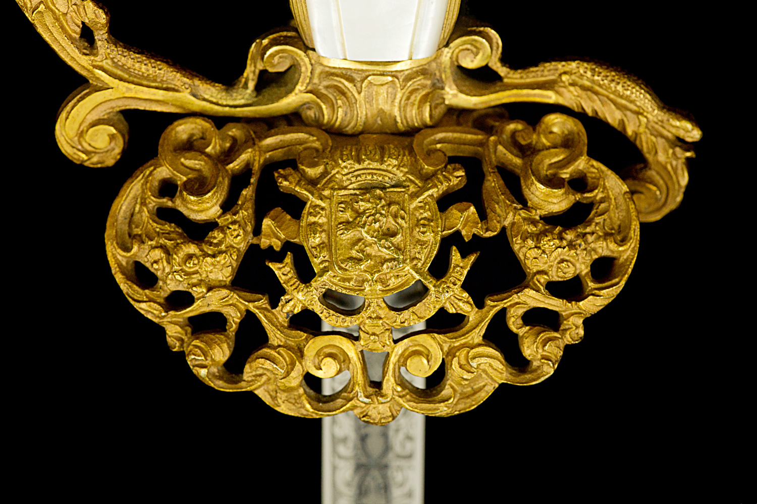 S000002_Belgian_Civil_Servant_Smallsword_Detail_Shell_Obverse