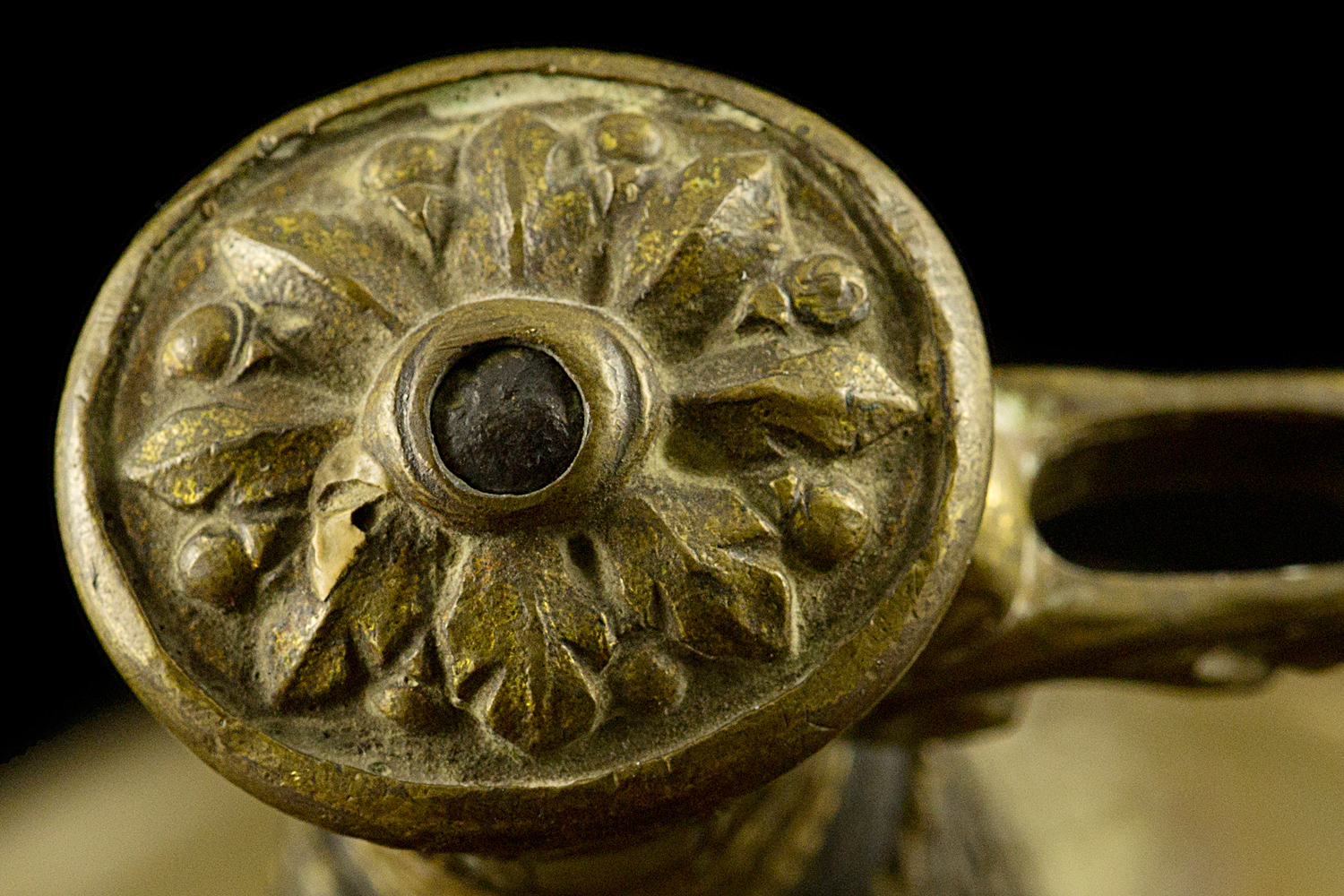 S000024_Haitian_Smallsword_Detail_Hilt_Pommel