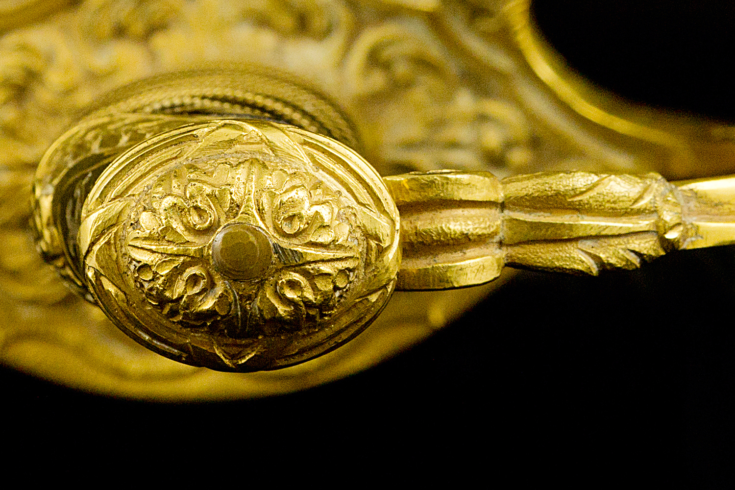 S000036_Belgian_Officer_Sword_LIII_Detail_Hilt_Pommel