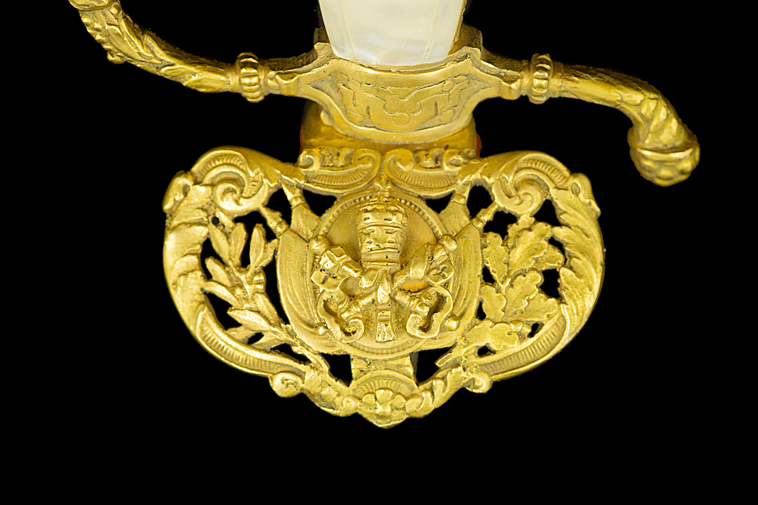 S000068_Vatican_Smallsword_Detail_Shell_Obverse