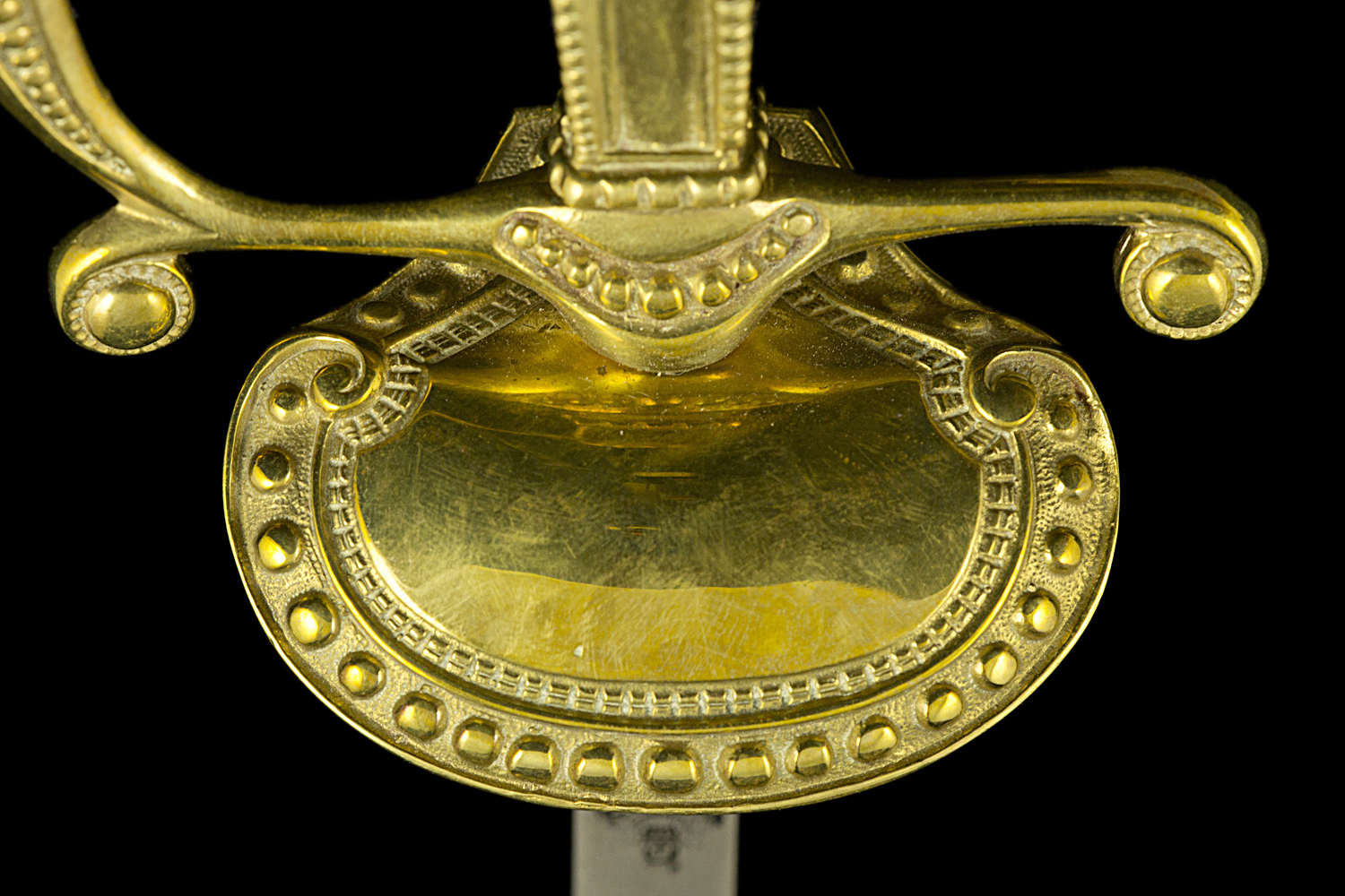 S000187_British_Court_Sword_EII_Detail_Shell_Obverse