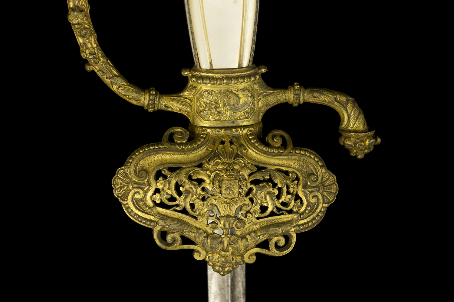 S000195_Belgian_Smallsword_Detail_Shell_Obverse